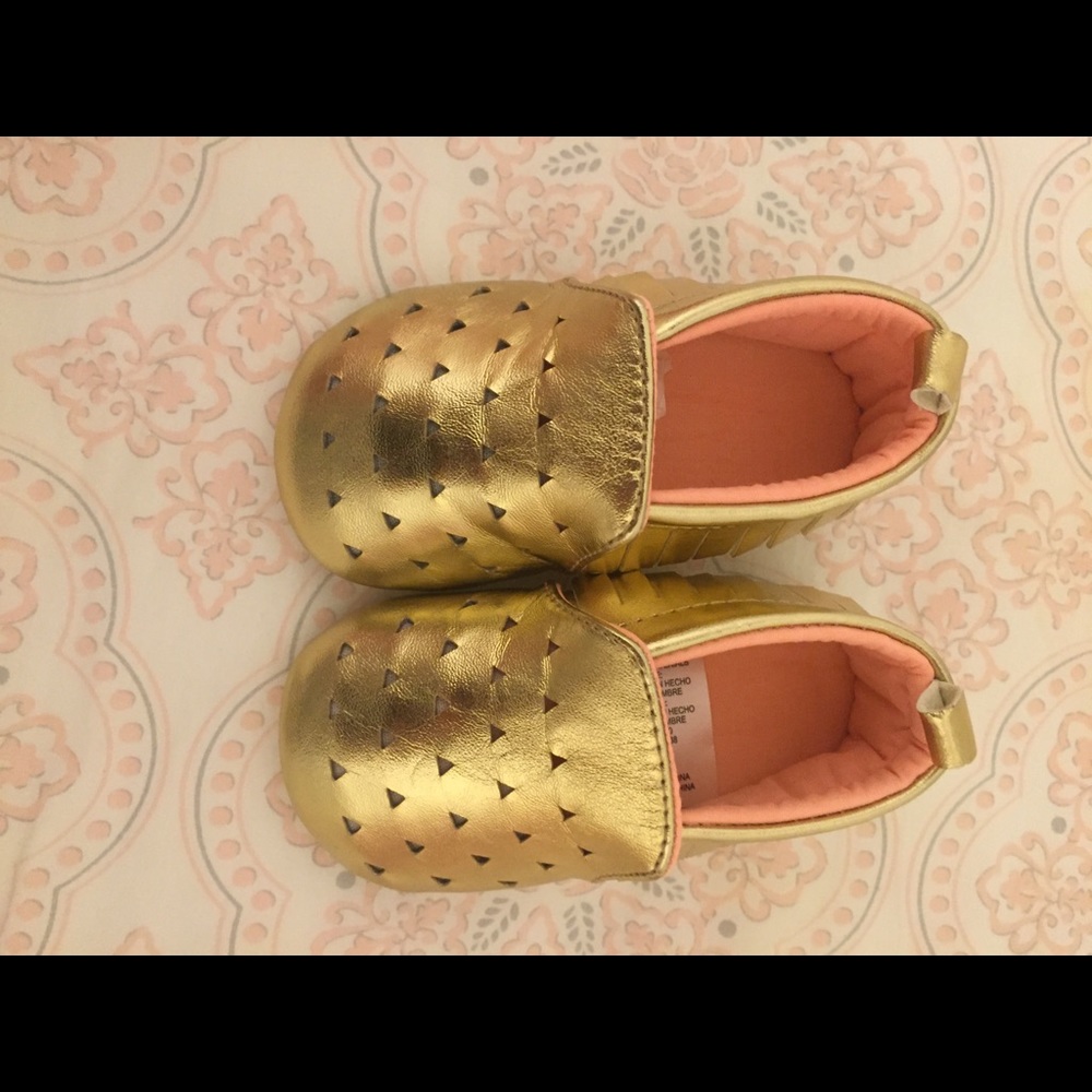 Gold baby shoes - size 3-6 months